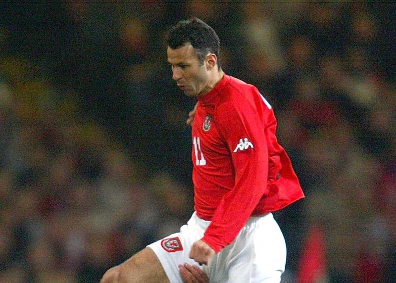 Man-of-the-match Ryan Giggs capped a vintage performance today with the winning goal