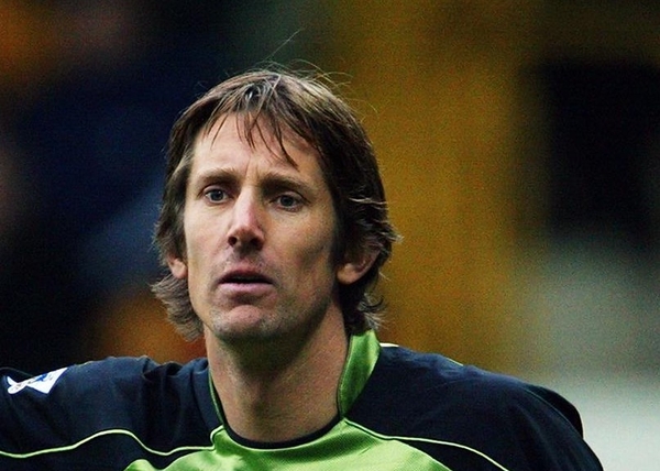 Van der Sar concerned over squad strength