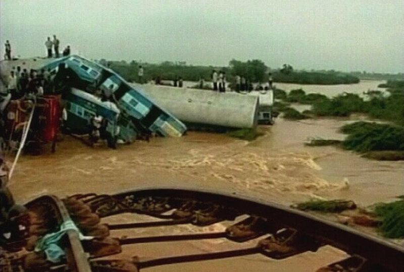 India - Train crashes into floodwaters