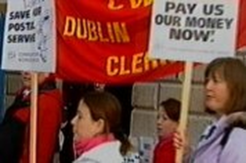 Postal workers - Picket at the GPO