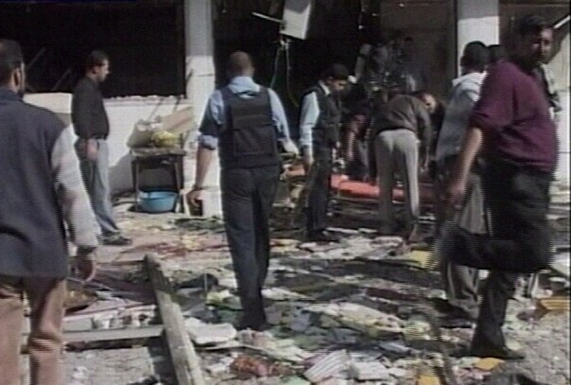 Iraq - Suicide bomb attack on café