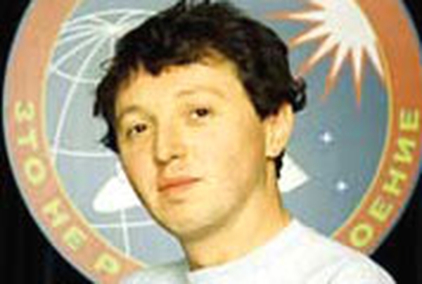 Actor Charlie is the only one who knows that the show is a hoax