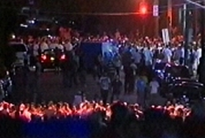 Sydney - Police confront rioters