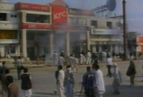 Pakistan - KFC restaurant attacked