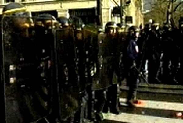 Paris - CRS ready for demonstration