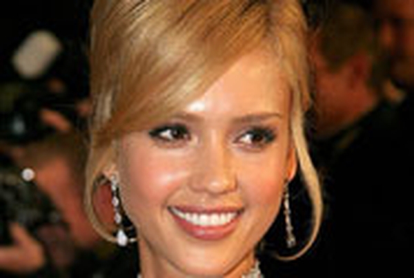Alba – In talks to star in remake of The Eye