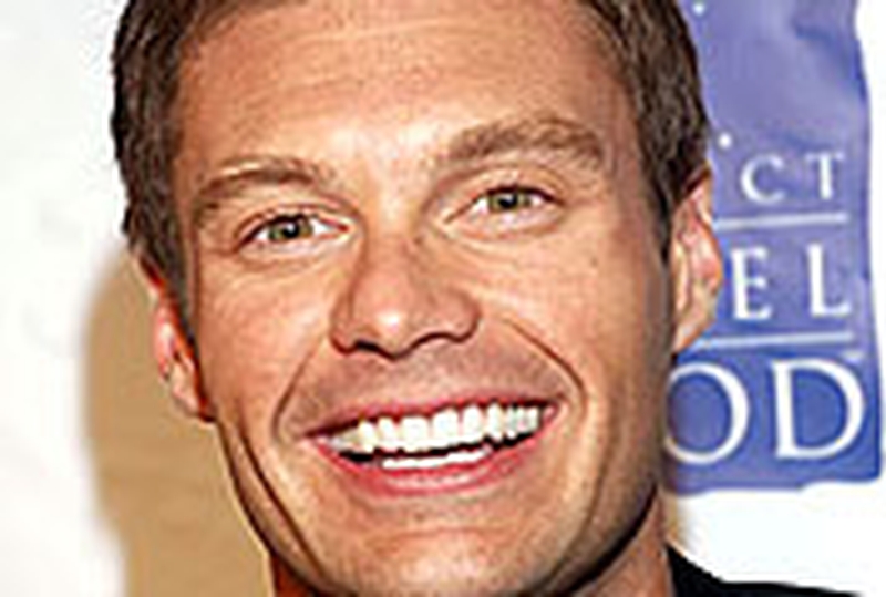 Seacrest - Ends feud with show's judge Paula Abdul