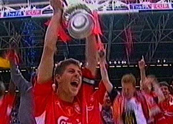 Steven Gerrard wants to be holding the Premiership trophy aloft come May
