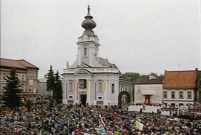 Wadowice - Crowds gather for Benedict visit