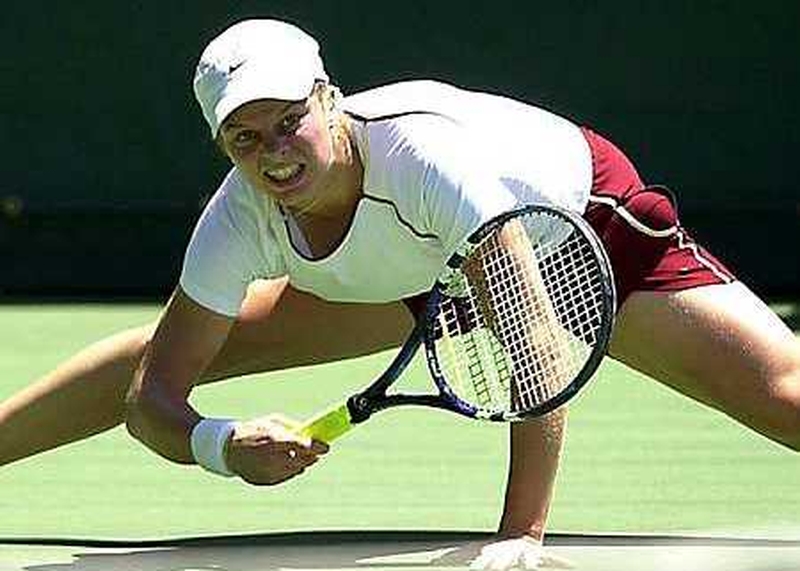 World number two Kim Clijsters made a slow start to her title defence in California