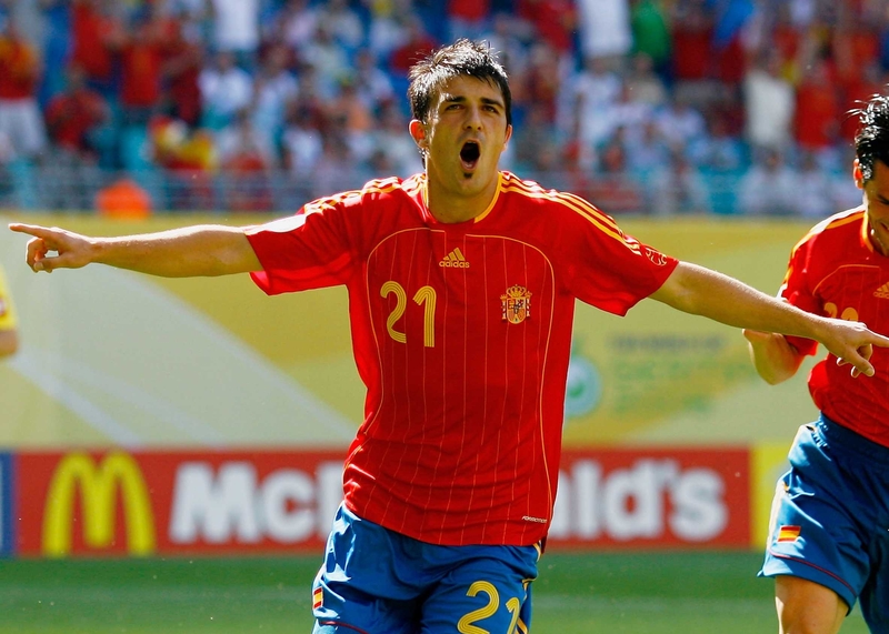 Spanish ace David Villa is wanted by Liverpool boss Rafael Benitez according to reports