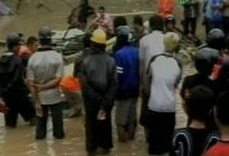 Sulawesi - 110 killed in floods