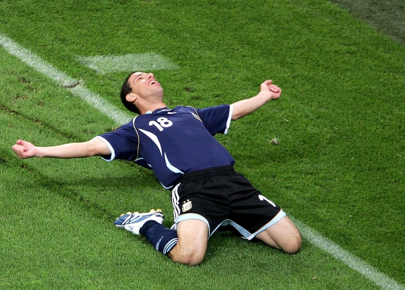 Maxi Rodriguez made sure Diego Maradona got off to a winning start as Argentina manager