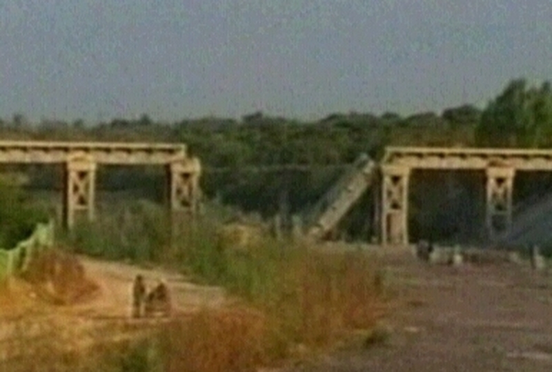 Gaza - Bridges attacked yesterday