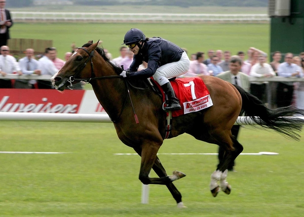 Kieren Fallon steering Dylan Thomas to victory in the Budweiser Irish Derby