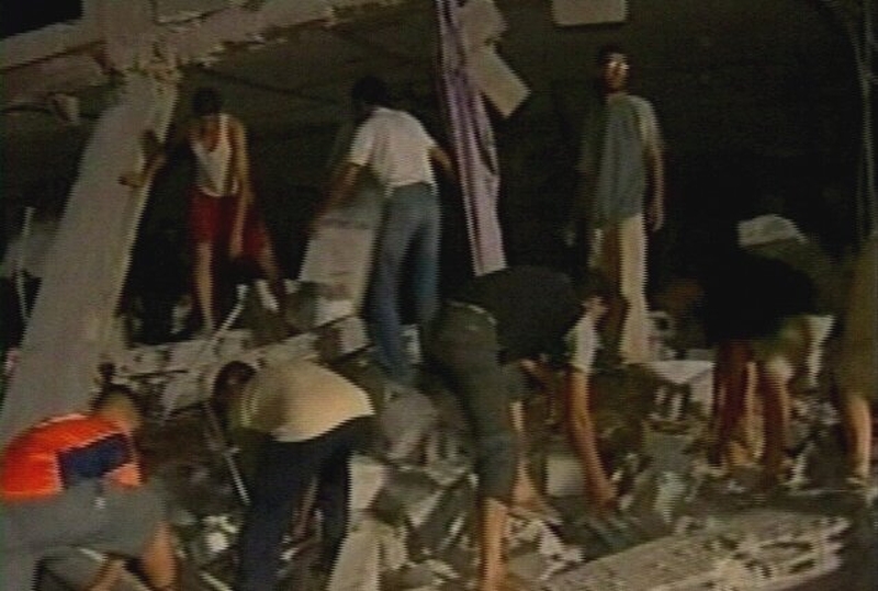 Gaza - Nine dead in air strike on house