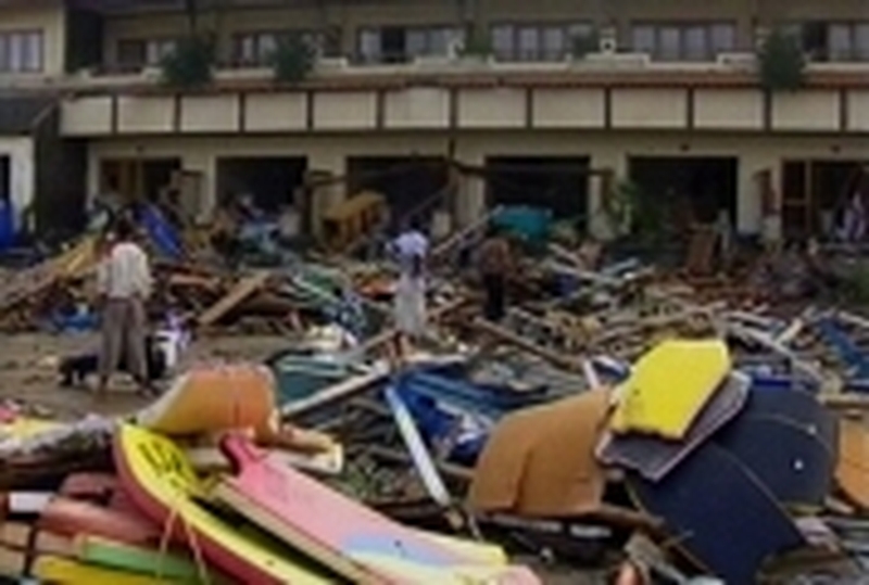 Java - 38,000 displaced by tsunami