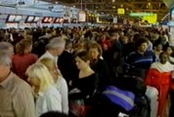 Heathrow chaos - UK terror alert to cause air travel to fall