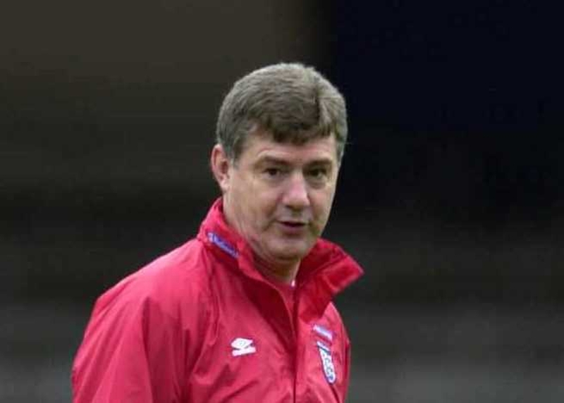 Fomer Manchester United assistant and Blackburn boss Brian Kidd will continue as assistant to Paul Hart