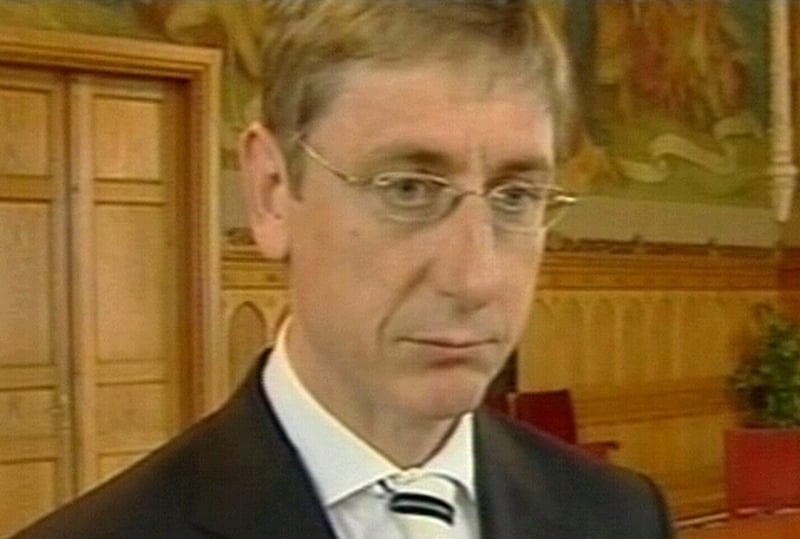 Ferenc Gyurcsany - Seeks to remain in office