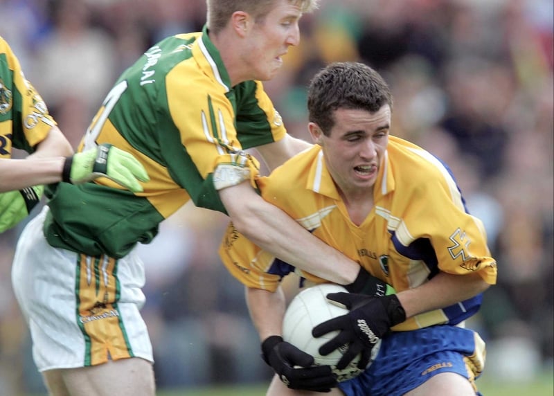 Keith Waldron of Roscommon (right) struggles for the ball
