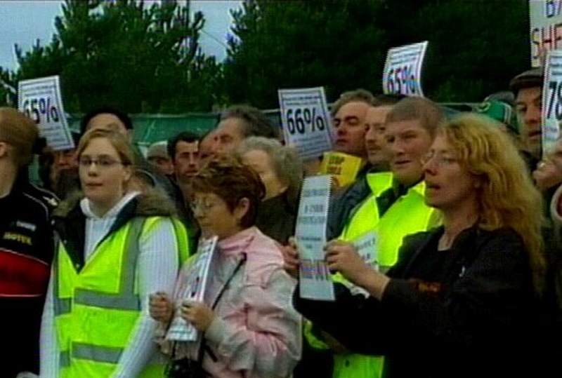 Corrib, Co Mayo - Protestors block builders