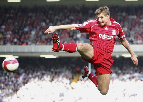Stephen Gerrard wants to keep the title race going as long as possible