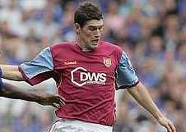 Gareth Barry set up Martin Laursen for Villa's first goal with a clever header