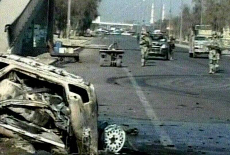 Baghdad - 15 dead in triple bombing