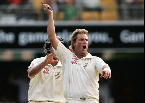 Shane Warne breaks the 700 wicket mark