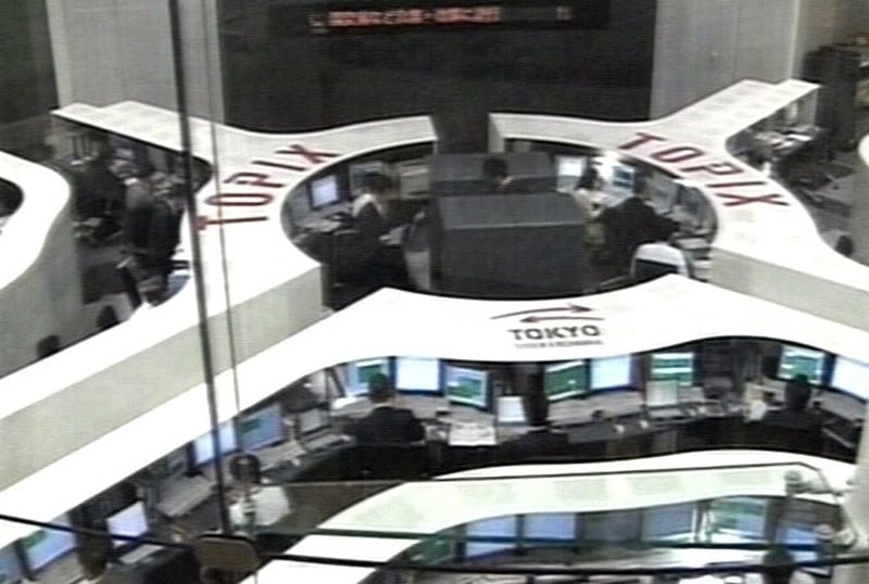 Tokyo - Shares fall by almost 3%