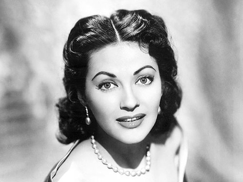 Yvonne De Carlo - Has died at the age of 84
