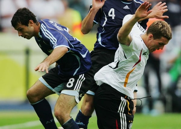 Argintinean Javier Mascherano was one of the two players contreversially signed by West Ham that saw the Londen club being fined £5.5 million