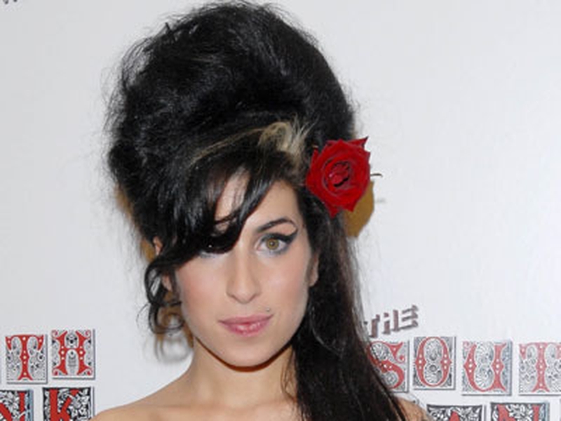 Winehouse - Home was raided by the police