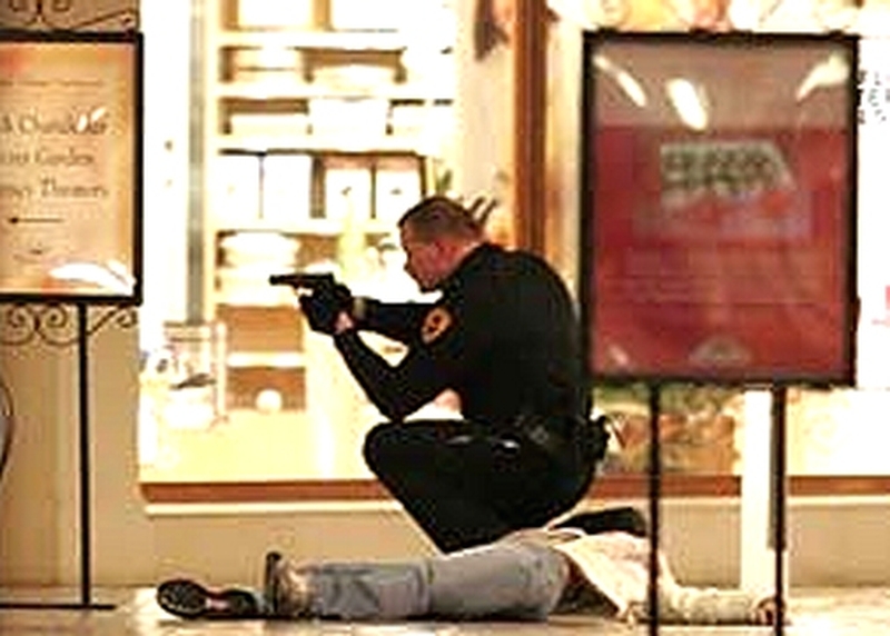 Salt Lake City - Police shoot gunman -     Pic Deseret Morning News
