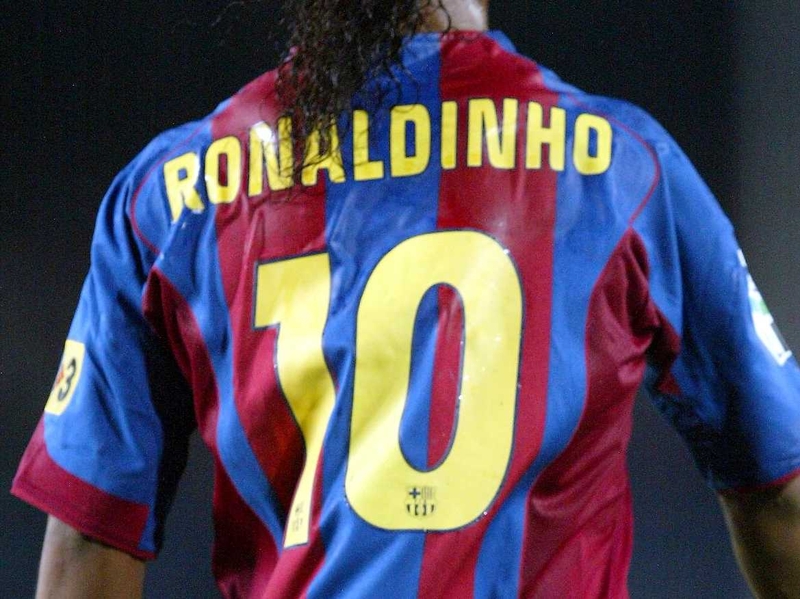 Ronaldinho could be playing in the sky blue of Manchester City next season