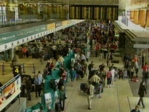 Dublin Airport - 2,080 flights to land &amp; depart this weekend