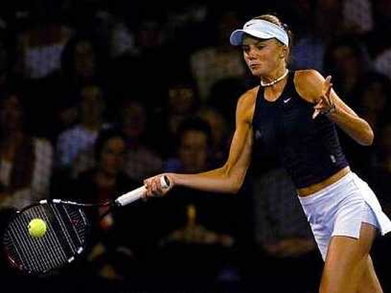 Daniela Hantuchova overcame Patty Schnyder to win the Linz Open