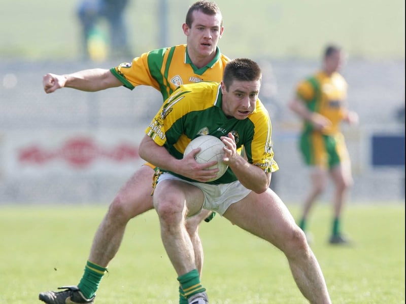 Barry Monaghan of Donegal shields the ball from Kerry's Darragh Ó Sé