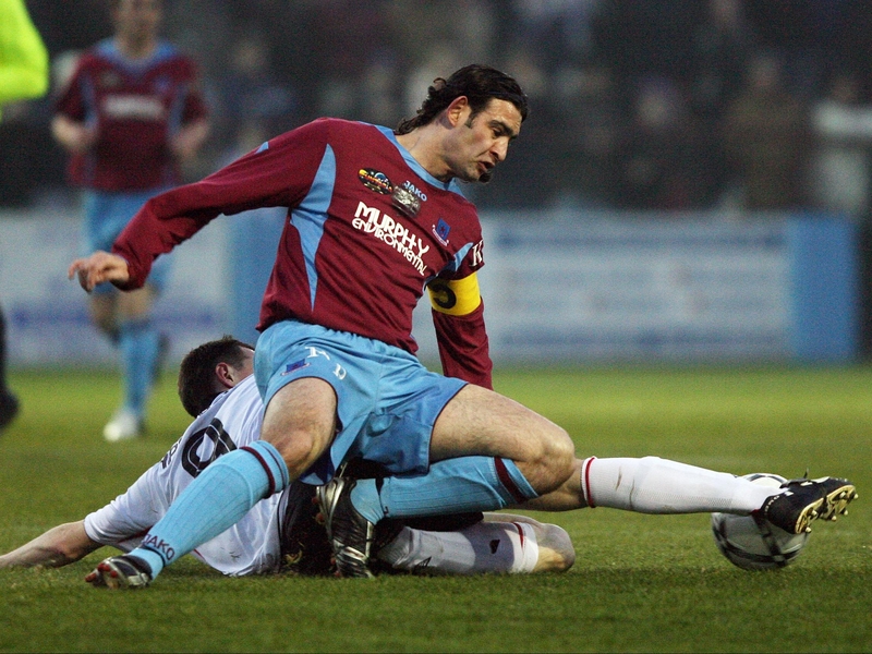Drogheda's Jason Gavin and Glentoran's Michael Halliday tussle