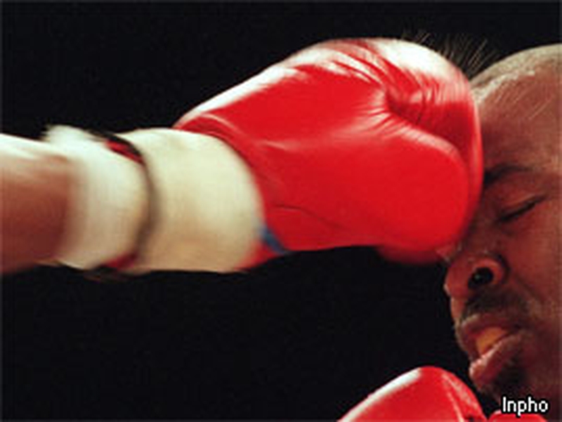 Bernard Hopkins beat Winky Wright on points in Las Vegas