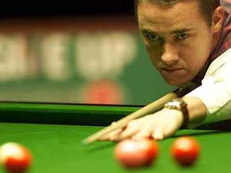 Stephen Hendry crashed out of the SAGA Insurance Masters