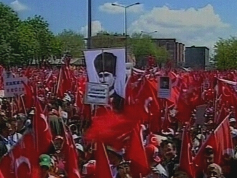 Istanbul - Crowd chanted 'Turkey is secular '