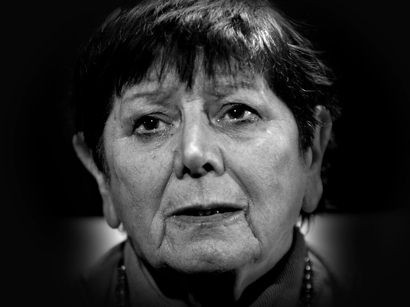 Anna Manahan - Won a Tony Award in 1998