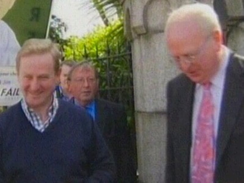 Enda Kenny &amp; Michael McDowell - Bumped into each other on the campaign trail