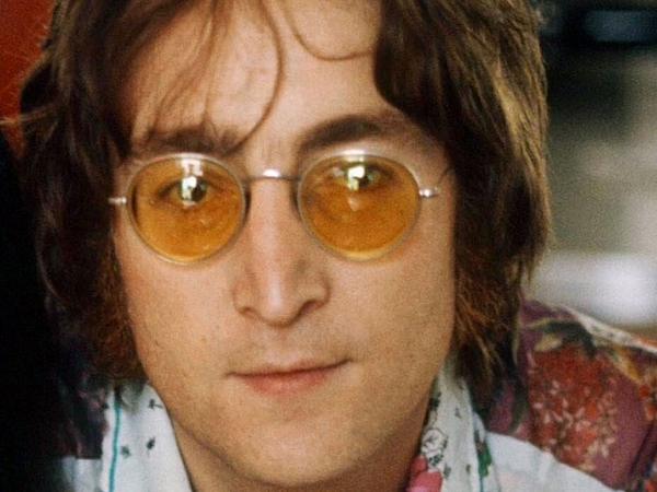 Lennon - Imagine piano travelling the world