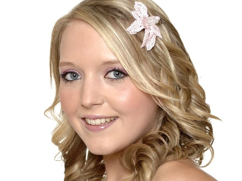 Sam - Facing public vote with her twin sister Amanda