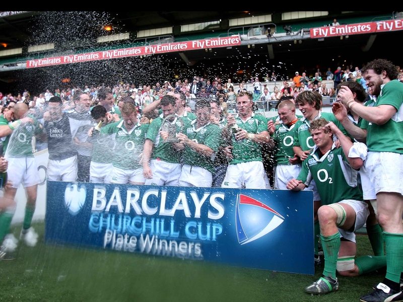 Ireland players celebrate their narrow victory ay Twickenham