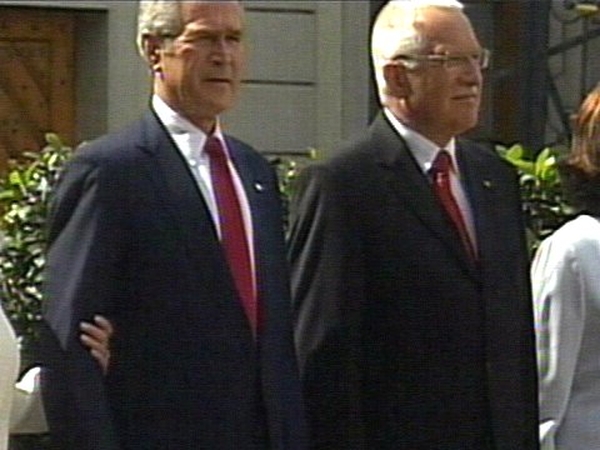 George W Bush - Meets President Klaus on Czech visit