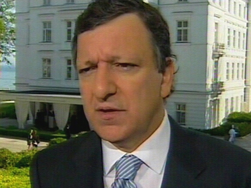 Jose Manuel Barroso - 'No need to rush for the life boats'